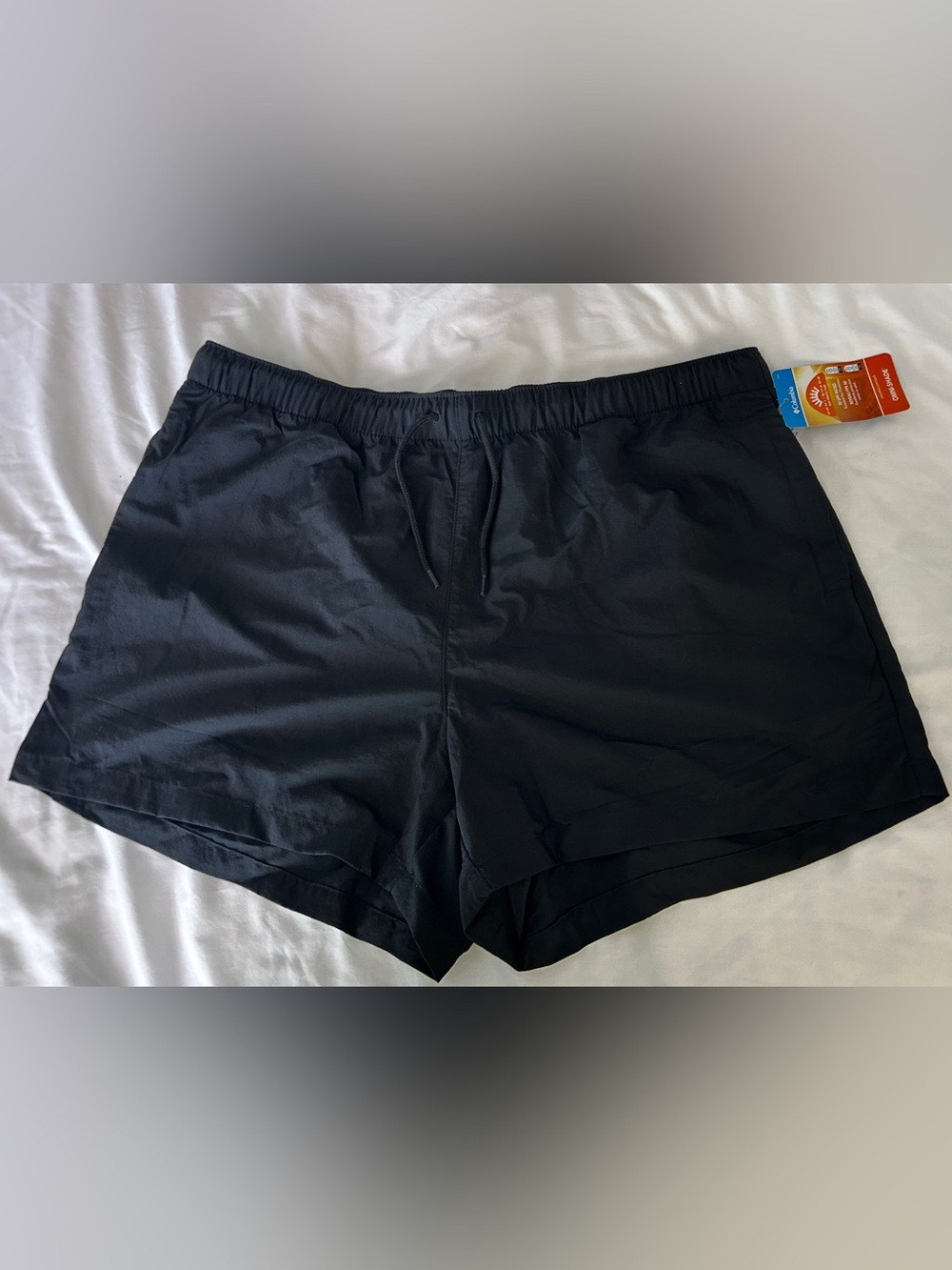 NWT Columbia Women’s L Black Omni-Shade UPF 50 Hiking Shorts 4"